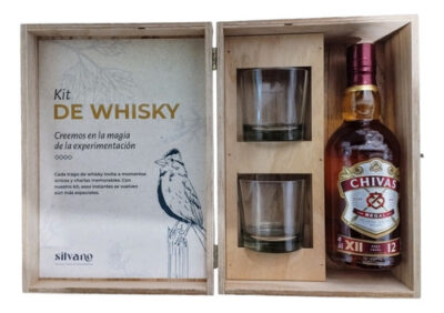 Box Chivas Regal 12 Años 700ml + 2 Vasos + Caja De Madera