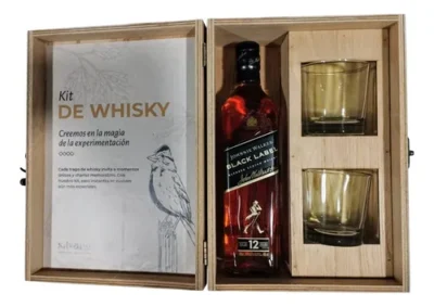 BLACK LABEL 750ML + ESTUCHE DE MADERA + 2 VASOS