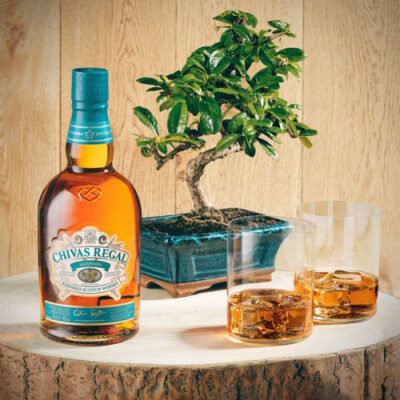 Chivas Regal Mizunara Whisky Escocés Botella 700 Ml+ Estuche - Image 4